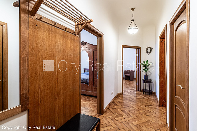 Fasādes māja, renovēta māja, ieeja no ielas, ir lifts, kāpņu telpa pēc kapitālā remonta, Rīga - foto 5