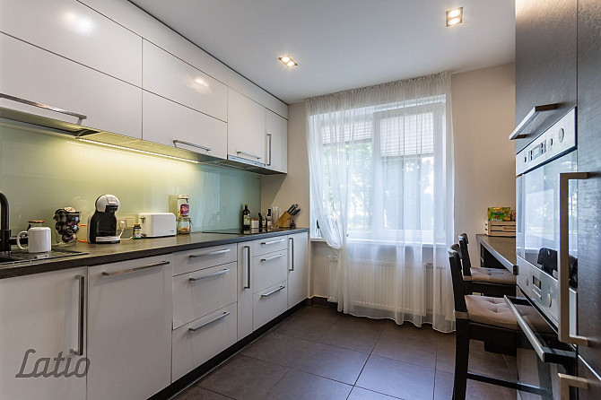 Tiek pārdots lielisks 5 istabu dzīvoklis Imantā pilnībā iekārtots tūlītējai dzīvošanai. Rīga - foto 1