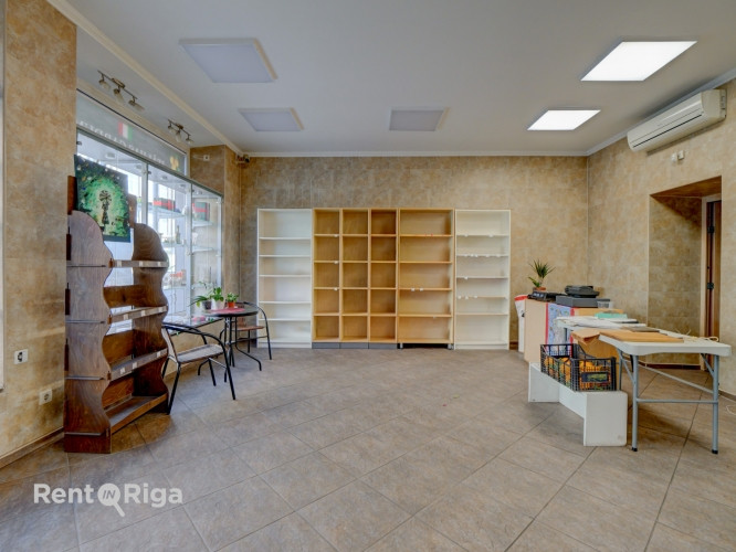 KOMERCTELPAS NOMAI CENTRĀ, BRUŅINIEKU IELĀ (1. STĀVS).  Iznomā mājīgas un funkcionālas Rīga - foto 3
