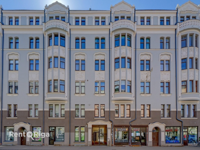 KOMERCTELPAS NOMAI CENTRĀ, BRUŅINIEKU IELĀ (1. STĀVS).  Iznomā mājīgas un funkcionālas Rīga - foto 1