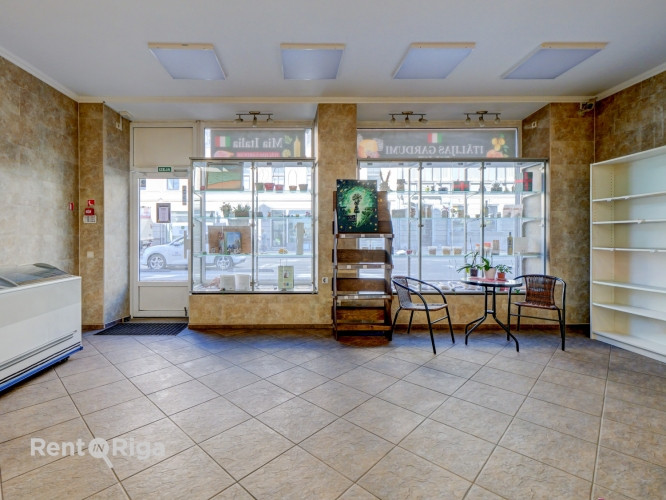 KOMERCTELPAS NOMAI CENTRĀ, BRUŅINIEKU IELĀ (1. STĀVS).  Iznomā mājīgas un funkcionālas Rīga - foto 2