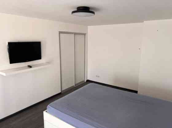 Сдаётся современная двухуровневая квартира в стиле лофт с высокими потолками и Rīga