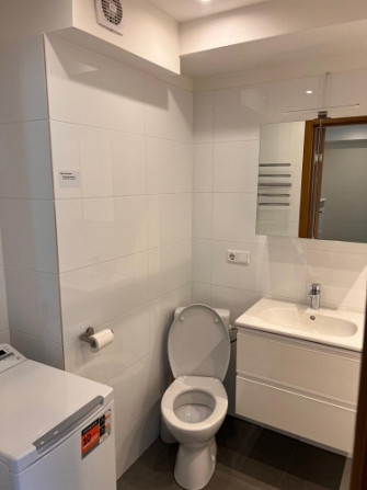 Izīrē modernu, loft stila divstāvu dzīvokli ar augstiem griestiem un plašiem logiem, kas Rīga - foto 6