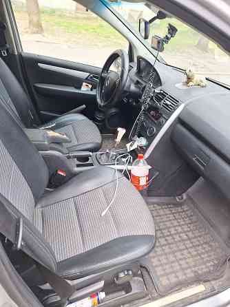 Pārdodu Mercedes-Benz A 180 2005. gada izlaiduma automašīnu sudraba krāsā ar mehānisko... Rīga