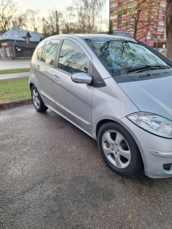 Pārdodu Mercedes-Benz A 180 2005. gada izlaiduma automašīnu sudraba krāsā ar mehānisko... Rīga - foto 3