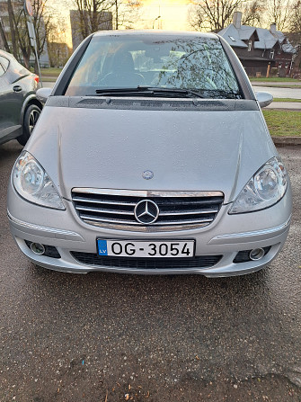 Pārdodu Mercedes-Benz A 180 2005. gada izlaiduma automašīnu sudraba krāsā ar mehānisko... Rīga - foto 2