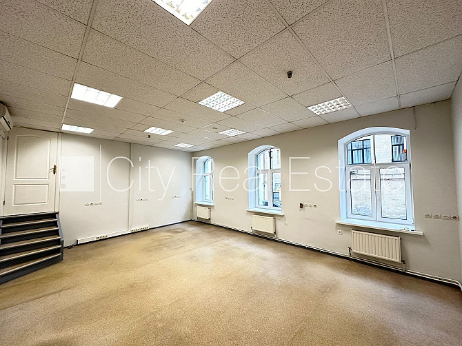 Здание во дворе, благоустроенная озеленённая территория, закрытый двор, въездные Рига - изображение 2