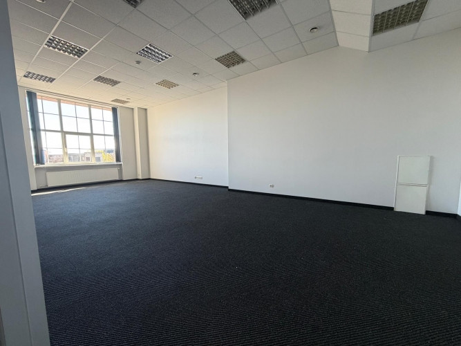 Сдаются 2 продолговатых помещения с большими витринными окнами и 2 отдельными Рига - изображение 4