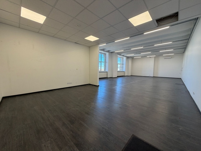 Сдаётся просторное помещение open space с большими витринными окнами. Открытая Рига - изображение 1
