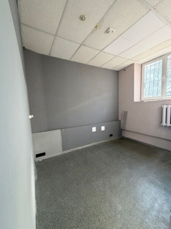 Pieejamas tirdzniecības telpas ar ieeju no fasādes. Kopējā platība  80 m.   Telpās ir 3 Rīga - foto 2