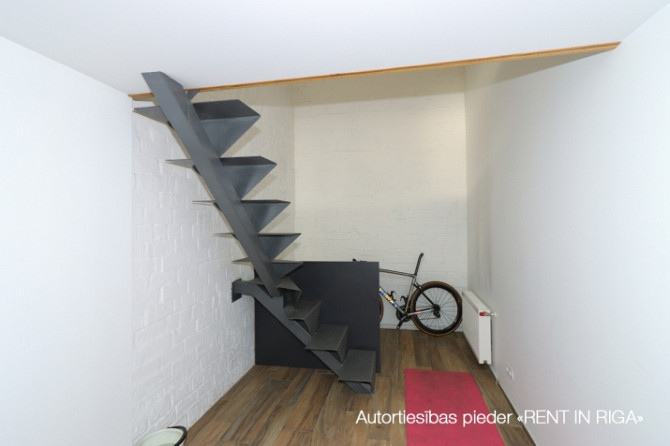 Saulains birojs ar balkonu un terasi un virtuvi.  Plašas un funkcionālas telpas, kas lieliski Rīga - foto 9