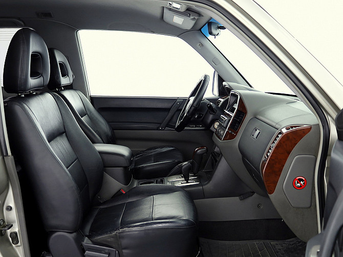 Mitsubishi Pajero Luxury ATM 3.2 DI-D 118kW Tallina - foto 6