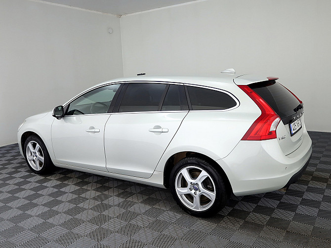 Volvo V60 Summum 2.0 D5 120kW Таллин - изображение 4