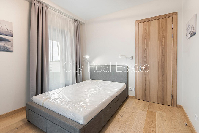 Renovēta māja, logi vērsti uz pagalma pusi, viesistaba, viena telpa caurstaigājama, virtuve, Rīga - foto 11