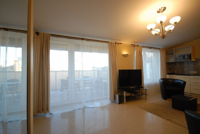 Izīrē ekskluzīvu PENTHOUSE dzīvokli ar terasi. Dzīvoklis pilnībā aprīkots. Ēka atrodas Rīga - foto 5