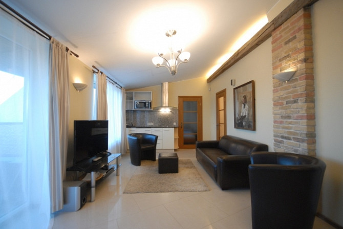 Izīrē ekskluzīvu PENTHOUSE dzīvokli ar terasi. Dzīvoklis pilnībā aprīkots. Ēka atrodas Rīga - foto 1