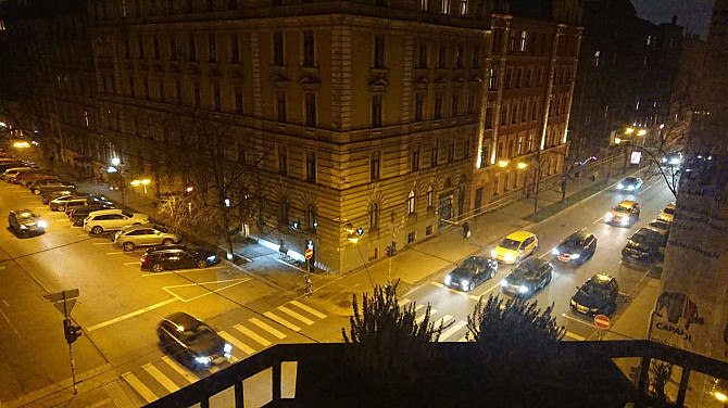 Pārdod 2 istabu dzīvokli Rīgas centrā, kapitālā Staļina laika ēkā. 62 m², 4. stāvs, divas... Rīga - foto 4