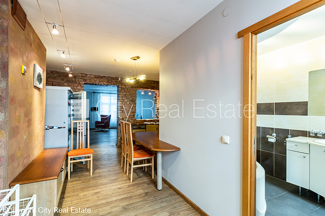 Fasādes māja, renovēta māja, ieeja no ielas, ir lifts, kāpņu telpa pēc kosmētiskā remonta, Rīga - foto 19