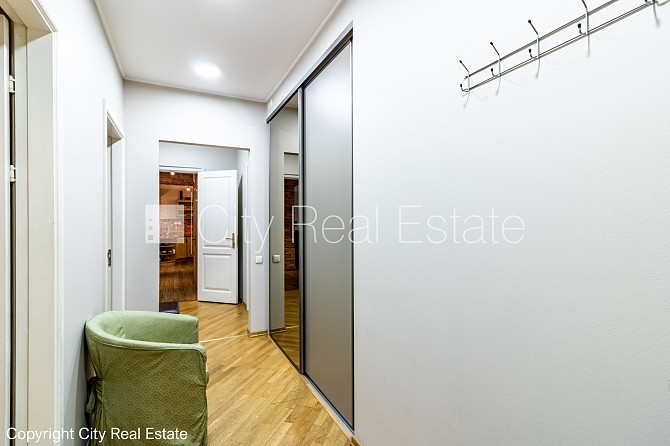 Fasādes māja, renovēta māja, ieeja no ielas, ir lifts, kāpņu telpa pēc kosmētiskā remonta, Rīga - foto 14