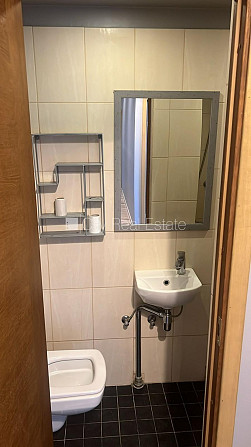 Fasādes māja, slēgts pagalms, kāpņu telpa pēc kapitālā remonta, logi vērsti uz ielas pusi, Rīga - foto 16