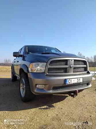 Uzticamais Dodge Ram 1500 Sport Edition ar pilnu aprīkojumu un "īstu vīru ātrumkloķi". Pirkts TC... Рига