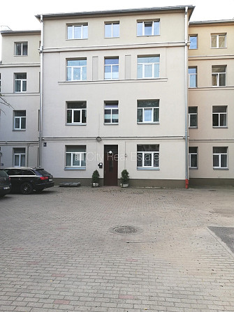 Здание во дворе, реновированный дом, закрытый двор, вход со двора, окна выходят во Рига - изображение 8