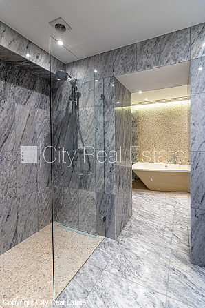 Jaunceltne, pagalma ēka, energo efektīva māja, ieeja no pagalma, puspagrabs, ir lifts, logi Rīga - foto 4