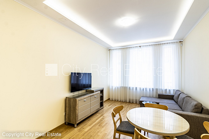 Fasādes māja, renovēta māja, slēgts pagalms, ieeja no ielas, kāpņu telpa pēc kapitālā Rīga - foto 4