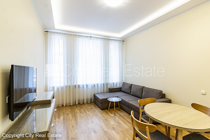 Fasādes māja, renovēta māja, slēgts pagalms, ieeja no ielas, kāpņu telpa pēc kapitālā Rīga - foto 2