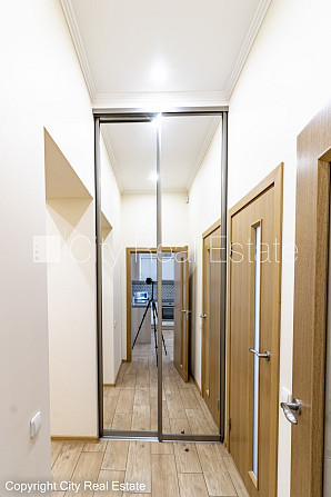 Fasādes māja, renovēta māja, slēgts pagalms, ieeja no ielas, kāpņu telpa pēc kapitālā Rīga - foto 9