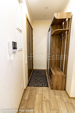 Fasādes māja, renovēta māja, slēgts pagalms, ieeja no ielas, kāpņu telpa pēc kapitālā Rīga - foto 12