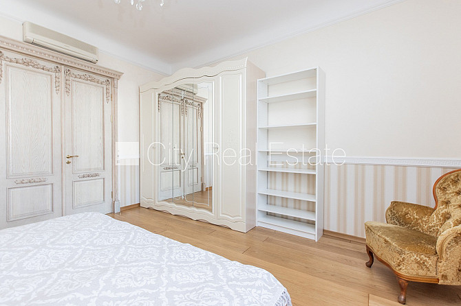 Fasādes māja, renovēta māja, vieta automašīnai, ieeja no ielas un pagalma, luksuss Rīga - foto 8