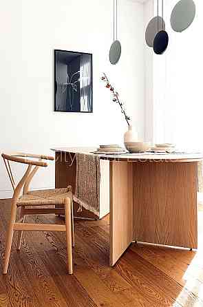 Фасадный дом, благоустроенная озеленённая территория, место для машины, балкон, Рига