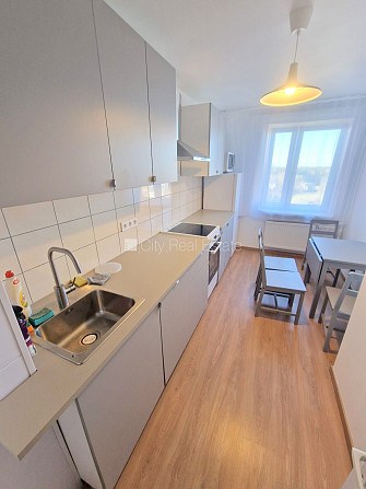 Fasādes māja, vieta automašīnai, objektu apsargā fiziskā apsardze, ieeja no pagalma, ir Rīga - foto 15
