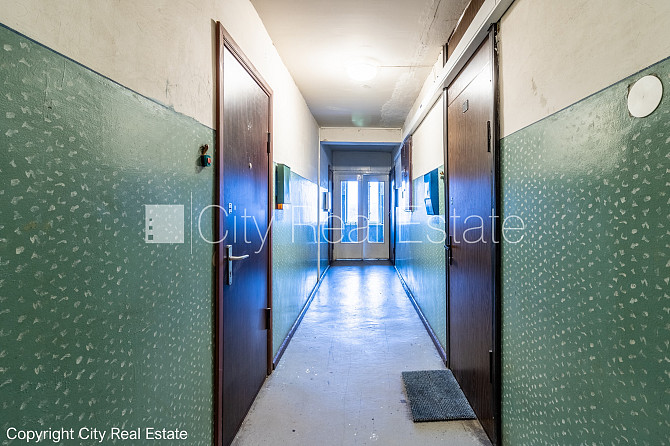 Fasādes māja, labiekārtota apzaļumota teritorija, vieta automašīnai, ir lifts, lodžija, logi Rīga - foto 17