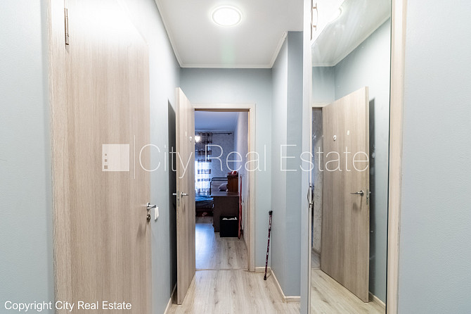 Fasādes māja, fasāde ar koka apdari, vieta automašīnai, ieeja no pagalma, logi vērsti mājas Rīga - foto 19