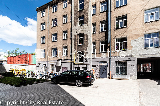 Pagalma māja, renovēta māja, slēgts pagalms, apsargāta teritorija, ieeja no pagalma, kāpņu Rīga - foto 20