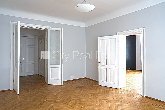 Fasādes māja, logi vērsti mājas abās pusēs, guļamistabu skaits 3 gab., istabas izolētas 3 Rīga - foto 1