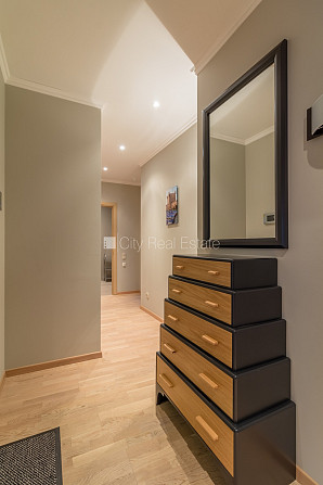 Renovēta māja, ieeja no pagalma, luksuss apartamenti , ir lifts, kāpņu telpa pēc kapitālā Rīga - foto 7