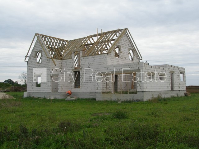 Незаконченная новостройка, терасса, возможна перепланировка, три санузла, есть Елгава и район - изображение 6