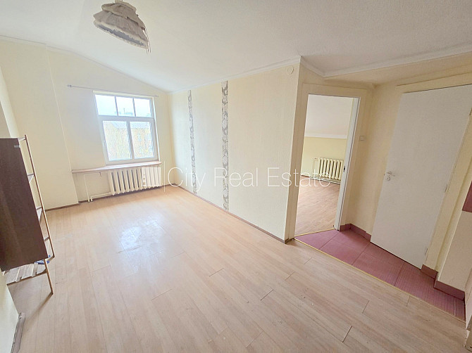 Fasādes māja, renovēta māja, slēgts pagalms, vieta automašīnai, ieeja no ielas un pagalma, Rīga - foto 1