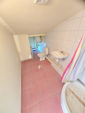 Fasādes māja, renovēta māja, slēgts pagalms, vieta automašīnai, ieeja no ielas un pagalma, Rīga - foto 13