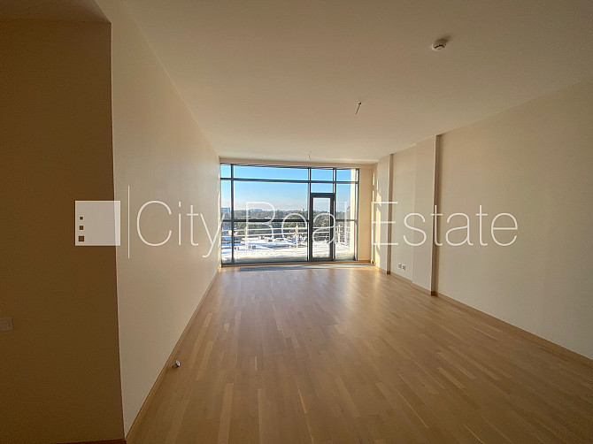 Jaunceltne, vieta automašīnai, ir lifts, balkons 17 m2, logi vērsti uz parka pusi, guļamistabu Jūrmala - foto 5