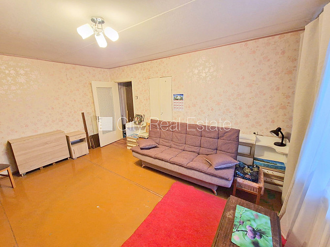 Pagalma ēka, ieeja no pagalma, kāpņu telpa pēc kosmētiskā remonta, logi vērsti mājas abās Rīga - foto 4