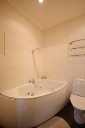Pieejams No 1.jūnija. Ilgtermiņā izīrē penthouse dzīvokli ar 2 izolētām istabām netālu no Rīga - foto 8