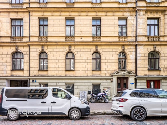 Investīciju objekts Rīgas centrā, skaistā un vēsturiskā ēkā tieši blakus Galerija Rīga. Rīga - foto 9