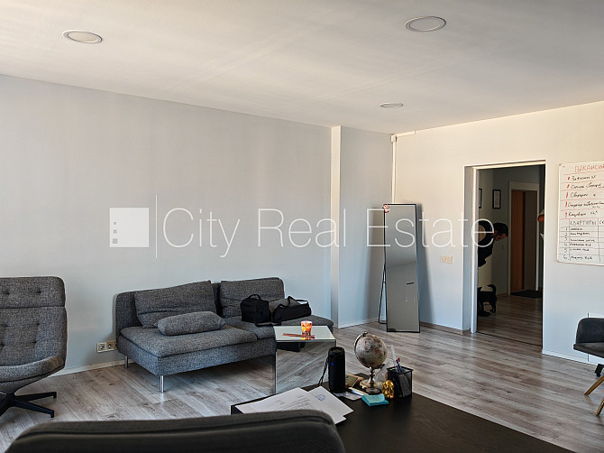 Zeme īpašumā, fasādes māja, renovēta māja, slēgts pagalms, ir lifts, kāpņu telpa pēc Rīga - foto 1