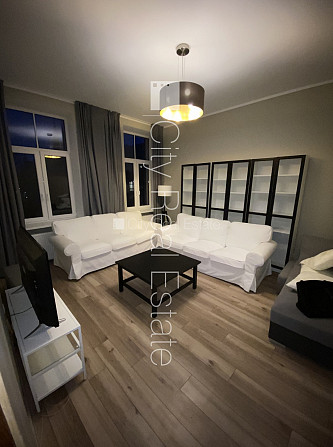 Fasādes māja, renovēta māja, ieeja no ielas, ir lifts, kāpņu telpa pēc kapitālā remonta, Rīga - foto 18