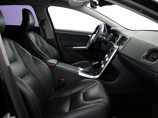 Volvo V60 Summum Facelift ATM 2.0 D5 133kW Tallina - foto 6