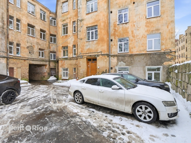 Izīrē pārdomātu 1 istabas dzīvokli!  Ienākot dzīvoklī priekštelpa un plašs drēbju Rīga - foto 9